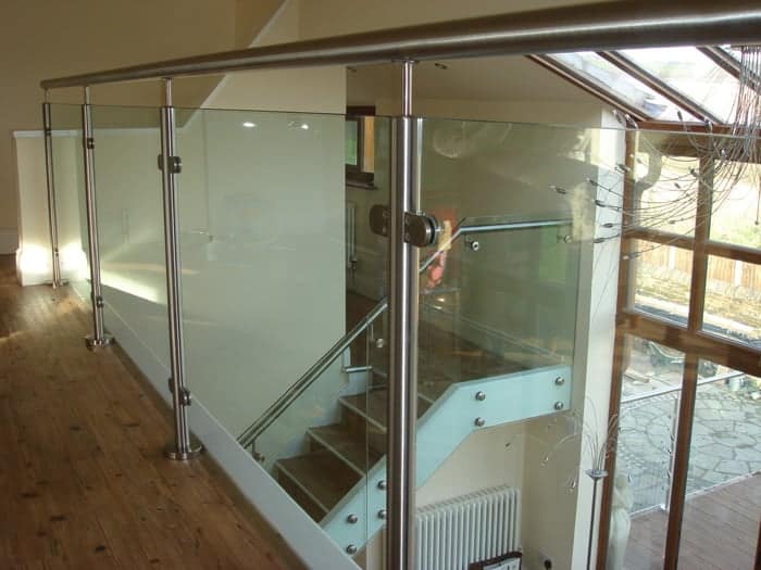 STAINLESS STEEL _ GLASS BALUSTRADE